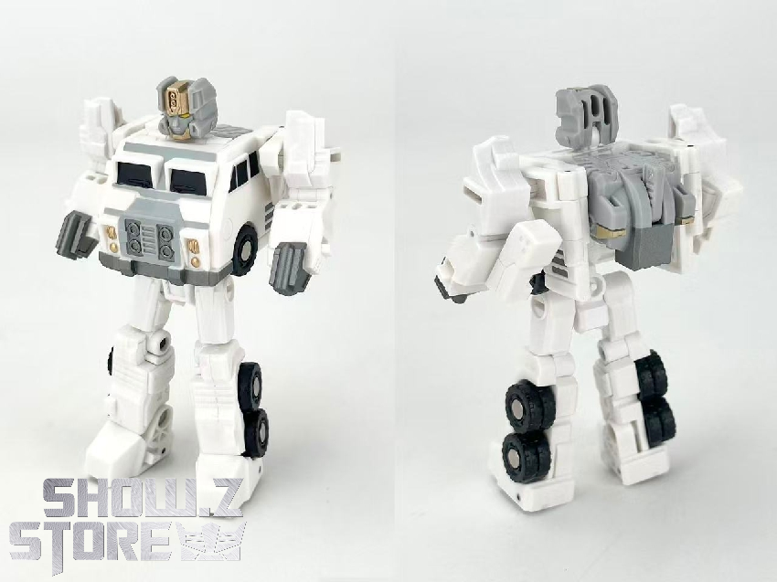 MB-20B Overload white robot showing dual alt-modes with vehicles MB-20B Overload white robot showing dual alt-modes with vehicles
