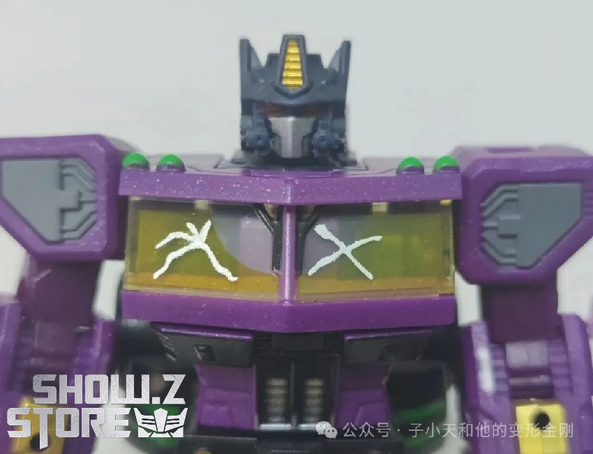 JD-01S Shattered Glass robot holding shield display JD-01S Shattered Glass robot holding shield display