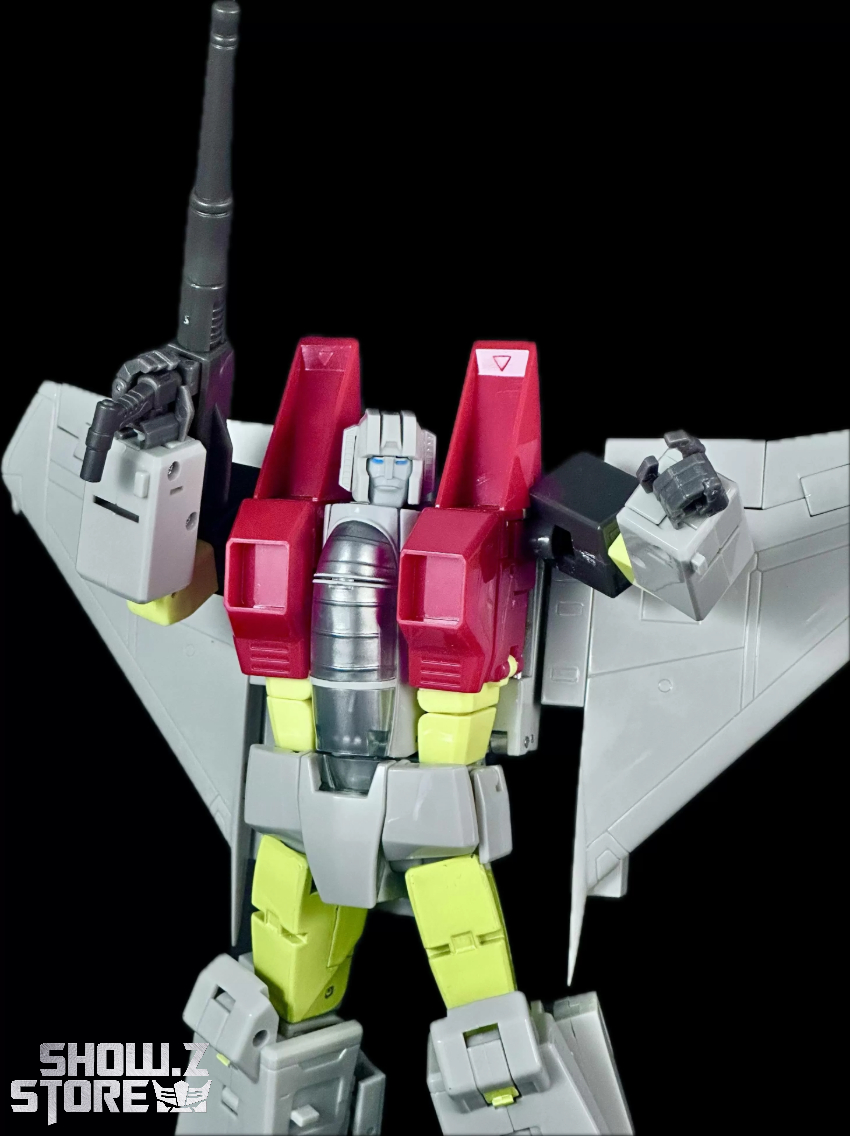 MakeToys MTRC-17 Silverside robot form detail with antenna MakeToys MTRC-17 Silverside robot form detail with antenna