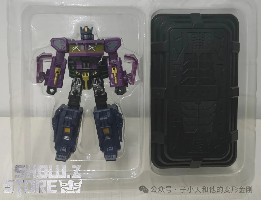 JD-01S Shattered Glass version holding shield weapon JD-01S Shattered Glass version holding shield weapon