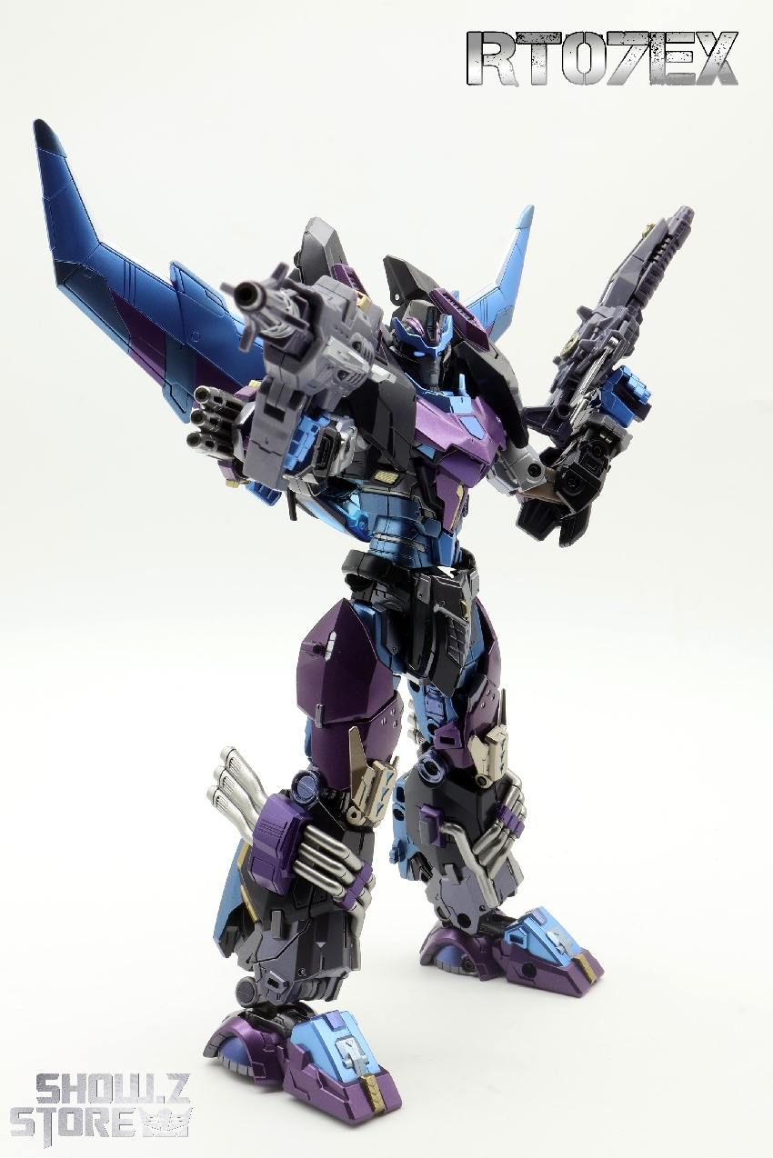 Complete transformation display of vehicle and robot modes Complete transformation display of vehicle and robot modes