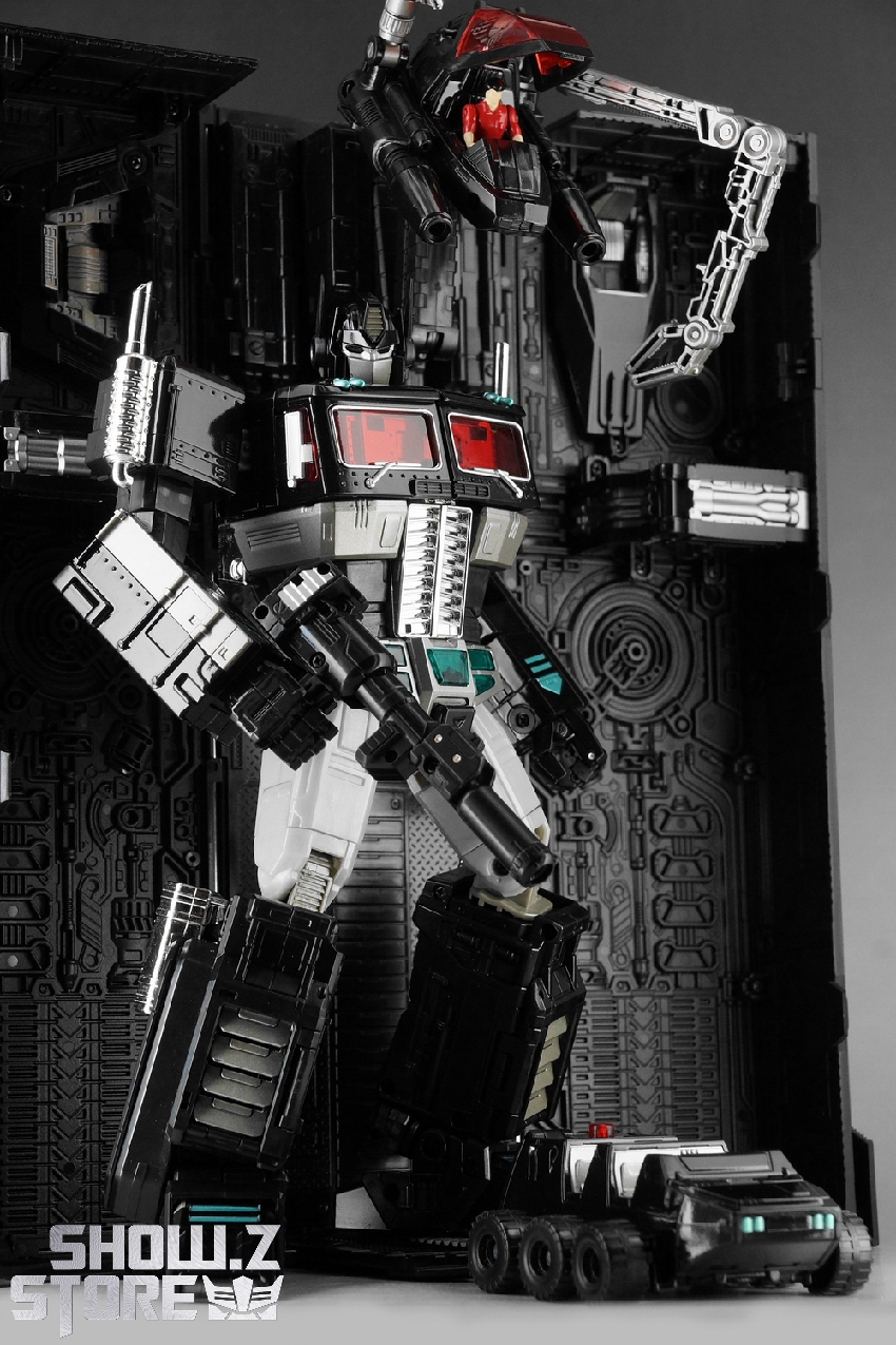 4th Party Convoy transformation toy vertical pose 4th Party Convoy transformation toy vertical pose