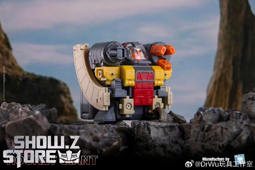Detailed transformation robot with multiple accessory weapons and parts Detailed transformation robot with multiple accessory weapons and parts