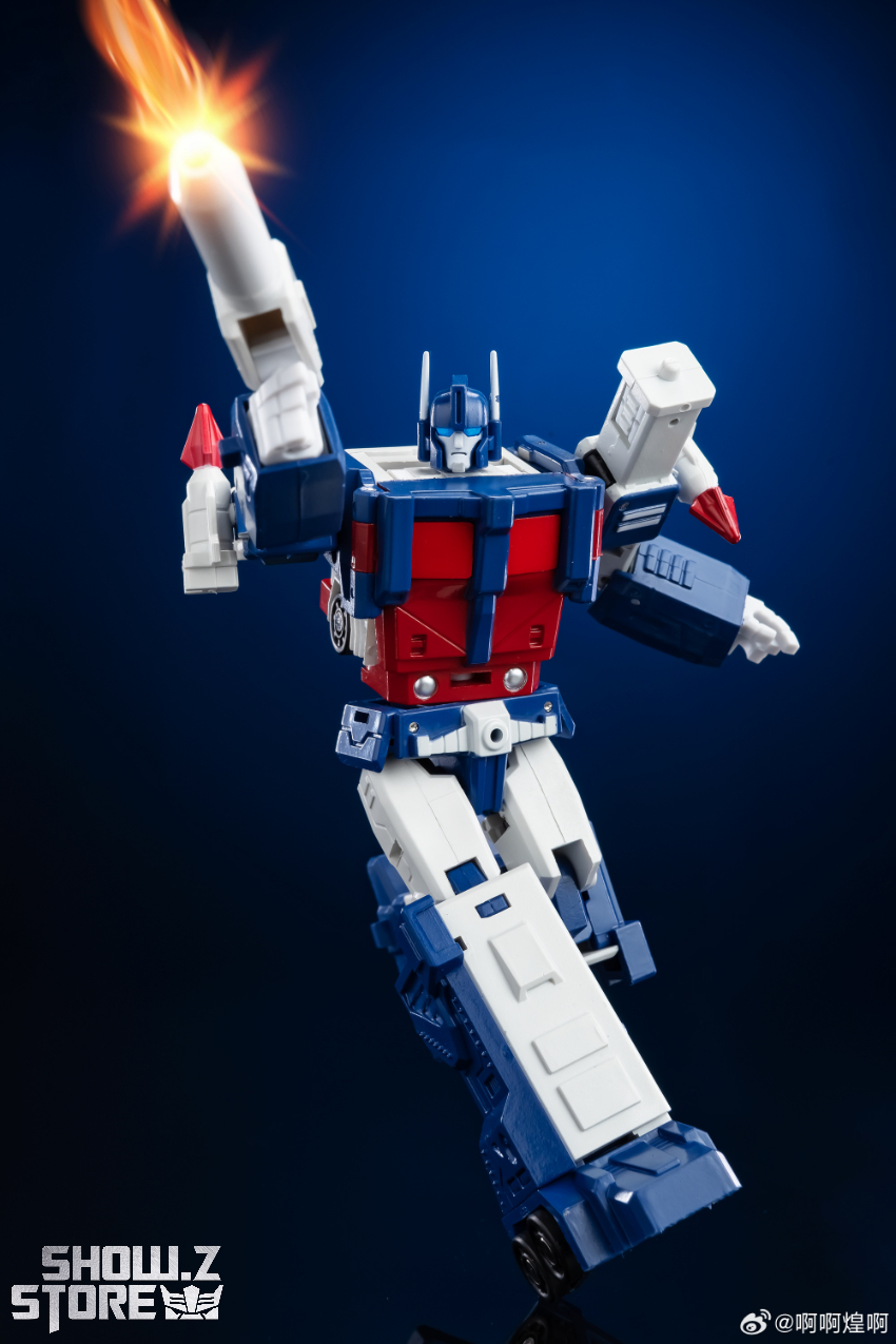 Magic Square MS-B04A Ultra Magnus Repaint Version - View 4 Magic Square MS-B04A Ultra Magnus Repaint Version - View 4
