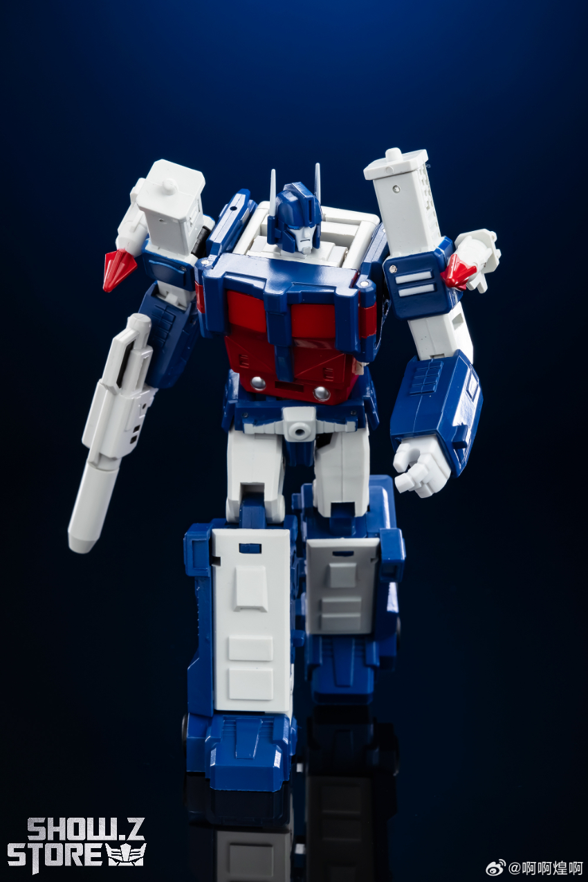 Magic Square MS-B04A Ultra Magnus Repaint Version - View 1 Magic Square MS-B04A Ultra Magnus Repaint Version - View 1