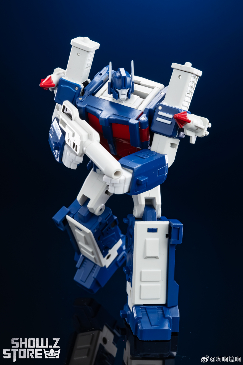 Magic Square MS-B04A Ultra Magnus Repaint Version - View 5 Magic Square MS-B04A Ultra Magnus Repaint Version - View 5