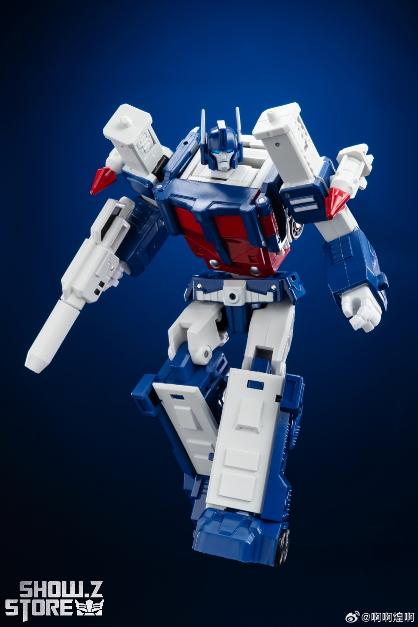 Magic Square MS-B04A Ultra Magnus Repaint Version - View 3 Magic Square MS-B04A Ultra Magnus Repaint Version - View 3