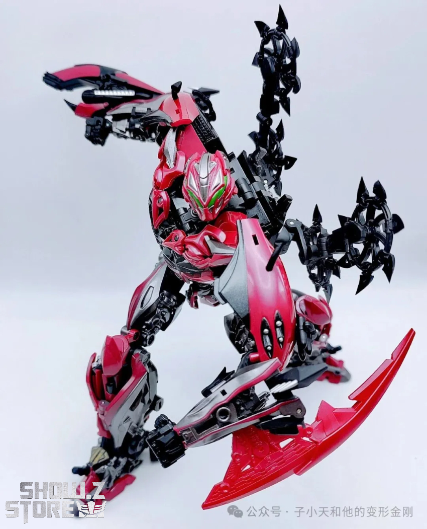 Unique Toys R09-02 Red Destroyer Stinger Repaint Version - View 2 Unique Toys R09-02 Red Destroyer Stinger Repaint Version - View 2