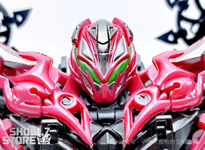 Unique Toys R09-02 Red Destroyer Stinger Repaint Version - View 1 Unique Toys R09-02 Red Destroyer Stinger Repaint Version - View 1