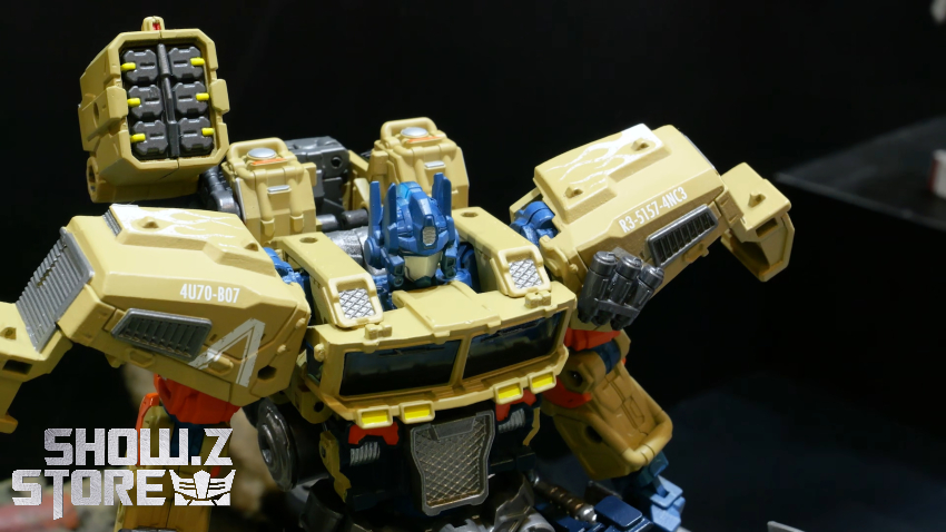 Takara Tomy Overgear OG-03 Optimus Prime - View 9 Takara Tomy Overgear OG-03 Optimus Prime - View 9
