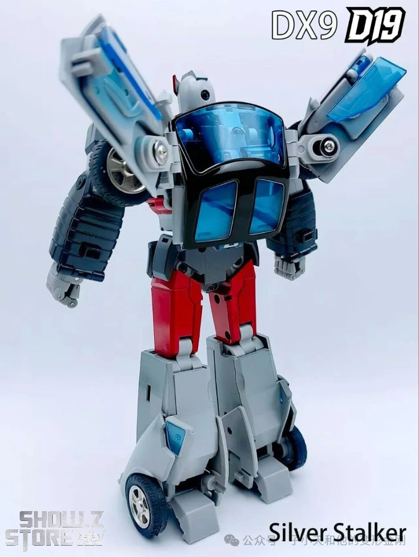 DX9 Toys D19 Silver Stalker Bluestreak - View 1 DX9 Toys D19 Silver Stalker Bluestreak - View 1