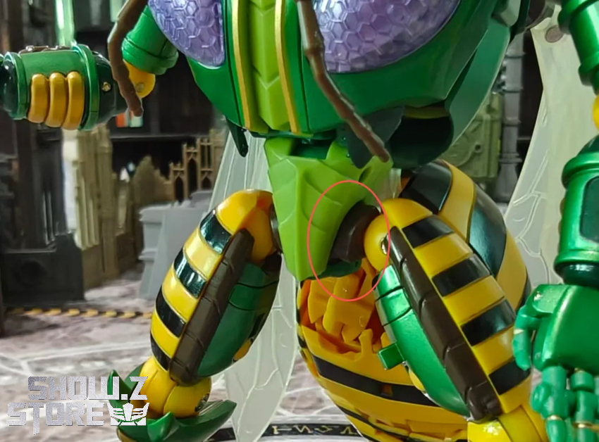 Robot Toys RT-D02 Transformers Beast Wars Beedrill Waspinator - View 1 Robot Toys RT-D02 Transformers Beast Wars Beedrill Waspinator - View 1