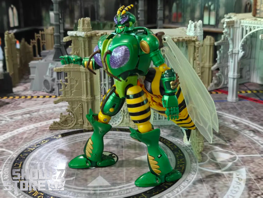 Robot Toys RT-D02 Transformers Beast Wars Beedrill Waspinator - View 1 Robot Toys RT-D02 Transformers Beast Wars Beedrill Waspinator - View 1
