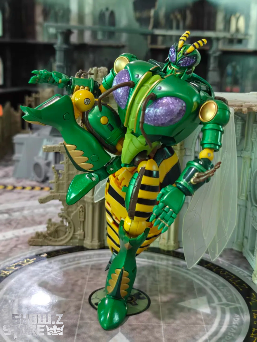 Robot Toys RT-D02 Transformers Beast Wars Beedrill Waspinator - View 1 Robot Toys RT-D02 Transformers Beast Wars Beedrill Waspinator - View 1