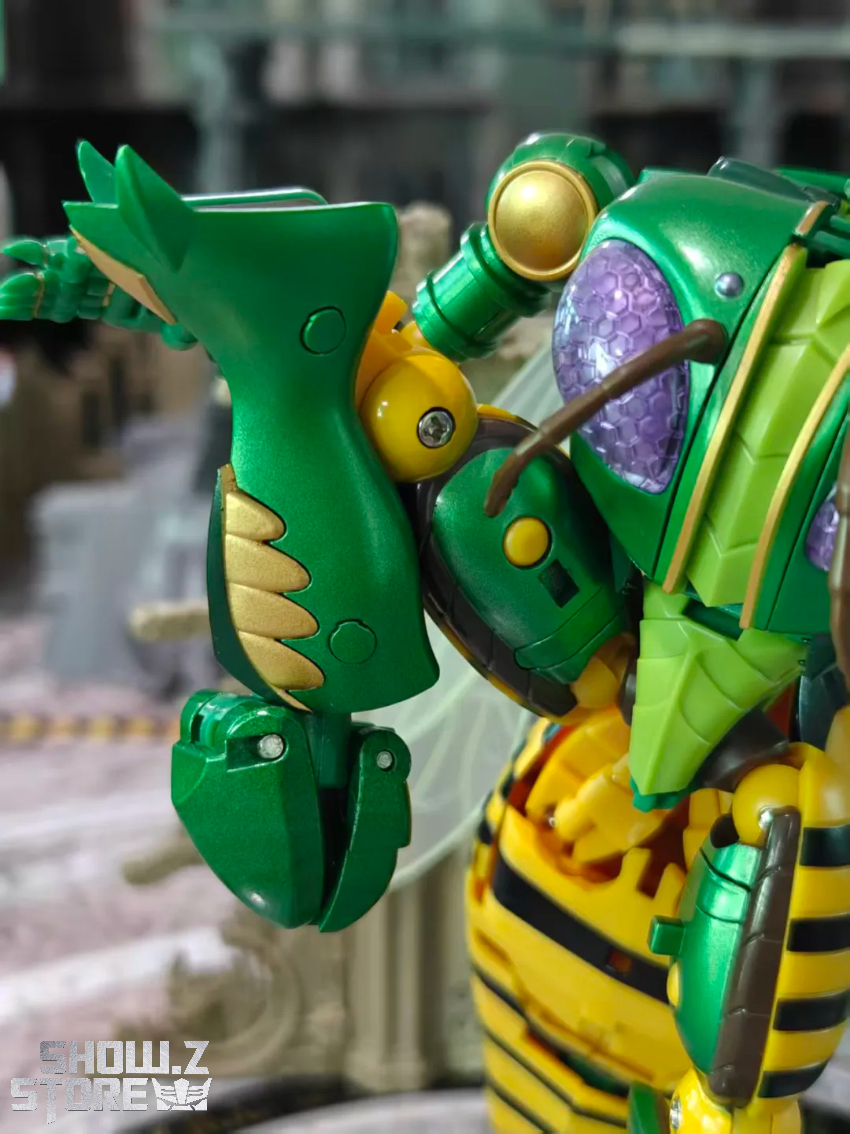 Robot Toys RT-D02 Transformers Beast Wars Beedrill Waspinator - View 1 Robot Toys RT-D02 Transformers Beast Wars Beedrill Waspinator - View 1