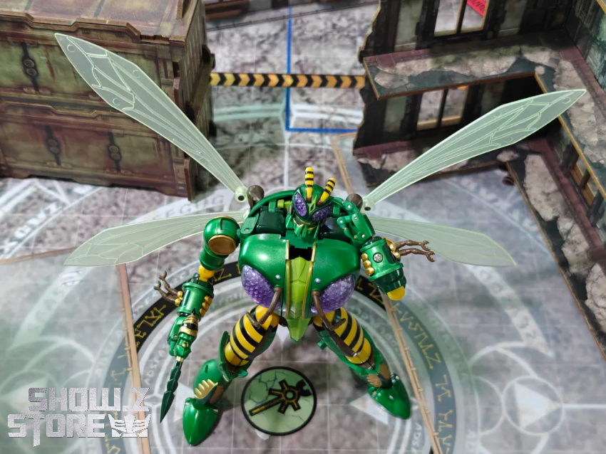 Robot Toys RT-D02 Transformers Beast Wars Beedrill Waspinator - View 1 Robot Toys RT-D02 Transformers Beast Wars Beedrill Waspinator - View 1
