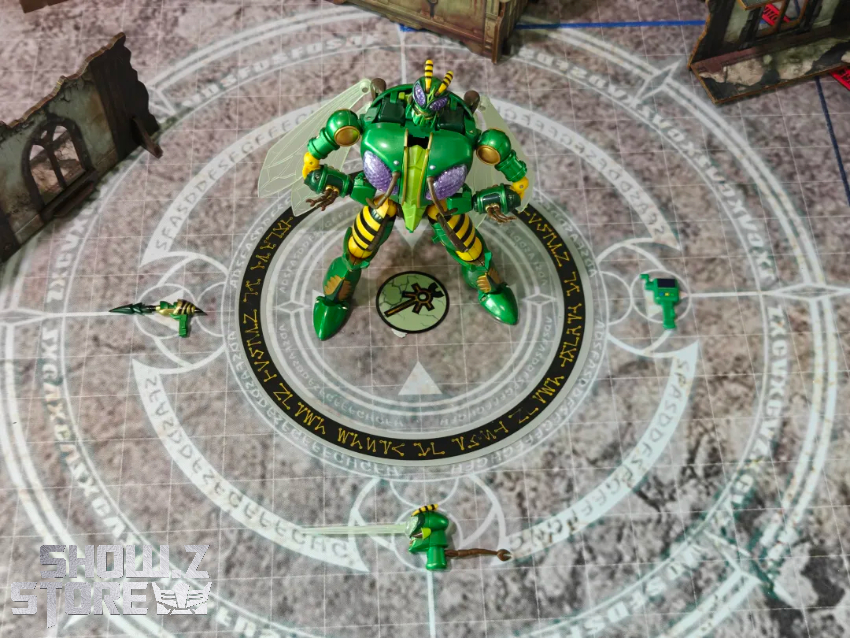 Robot Toys RT-D02 Transformers Beast Wars Beedrill Waspinator - View 1 Robot Toys RT-D02 Transformers Beast Wars Beedrill Waspinator - View 1