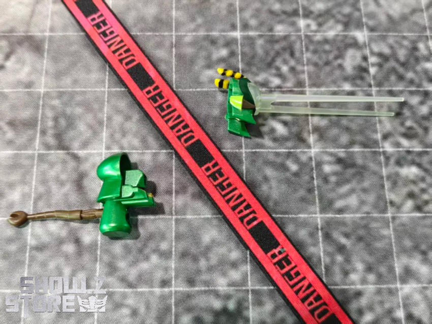 Robot Toys RT-D02 Transformers Beast Wars Beedrill Waspinator - View 1 Robot Toys RT-D02 Transformers Beast Wars Beedrill Waspinator - View 1