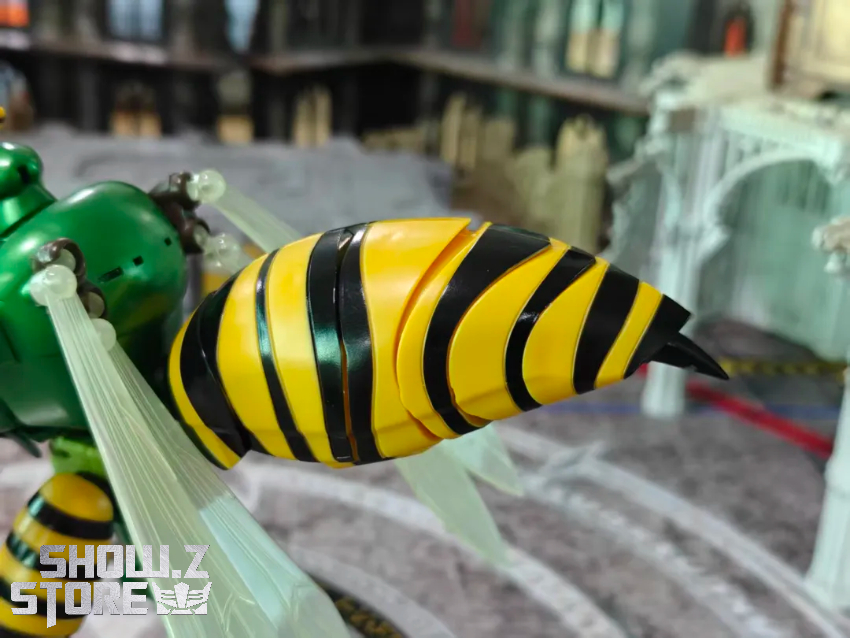 Robot Toys RT-D02 Transformers Beast Wars Beedrill Waspinator - View 1 Robot Toys RT-D02 Transformers Beast Wars Beedrill Waspinator - View 1