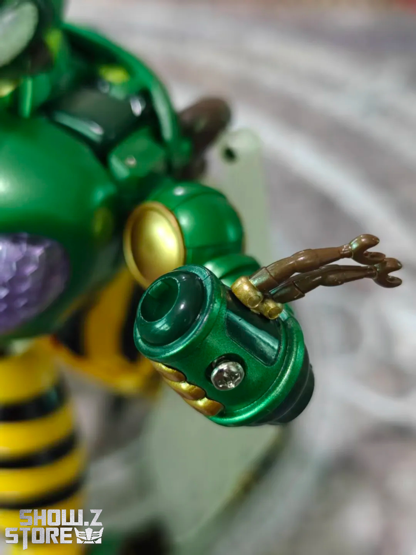 Robot Toys RT-D02 Transformers Beast Wars Beedrill Waspinator - View 1 Robot Toys RT-D02 Transformers Beast Wars Beedrill Waspinator - View 1