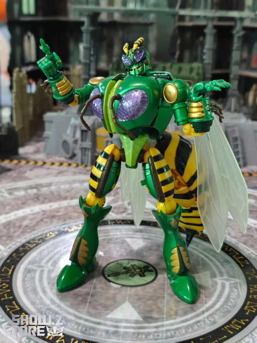 Robot Toys RT-D02 Transformers Beast Wars Beedrill Waspinator - View 1 Robot Toys RT-D02 Transformers Beast Wars Beedrill Waspinator - View 1