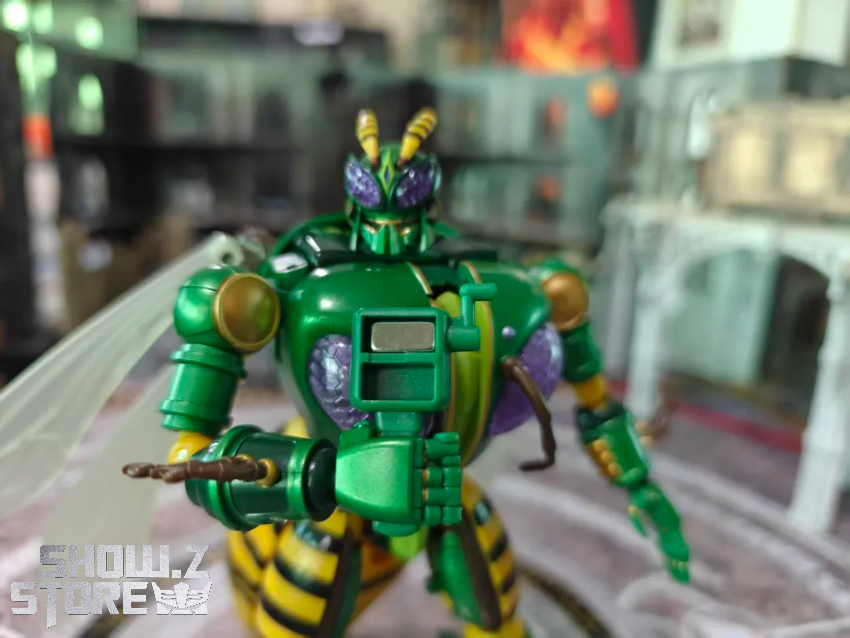 Robot Toys RT-D02 Transformers Beast Wars Beedrill Waspinator - View 1 Robot Toys RT-D02 Transformers Beast Wars Beedrill Waspinator - View 1