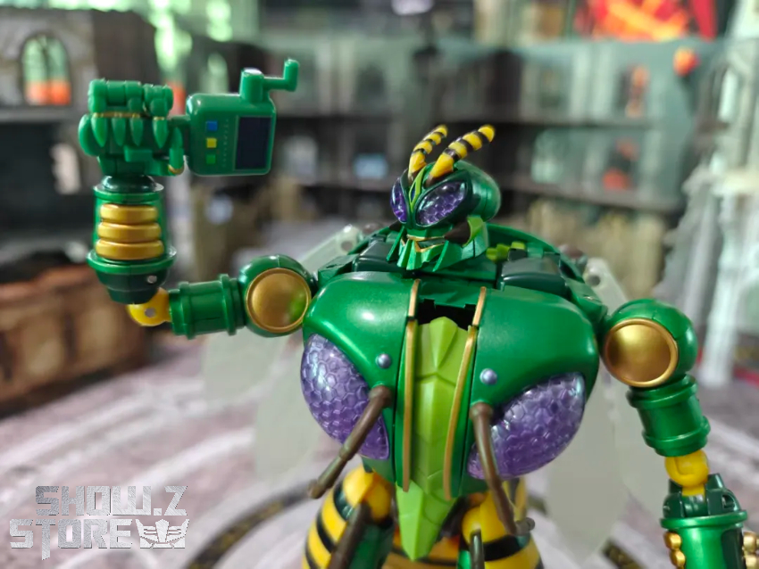 Robot Toys RT-D02 Transformers Beast Wars Beedrill Waspinator - View 1 Robot Toys RT-D02 Transformers Beast Wars Beedrill Waspinator - View 1