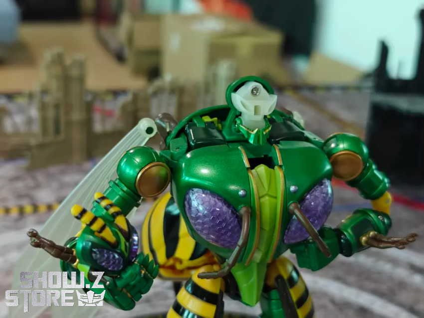 Robot Toys RT-D02 Transformers Beast Wars Beedrill Waspinator - View 1 Robot Toys RT-D02 Transformers Beast Wars Beedrill Waspinator - View 1
