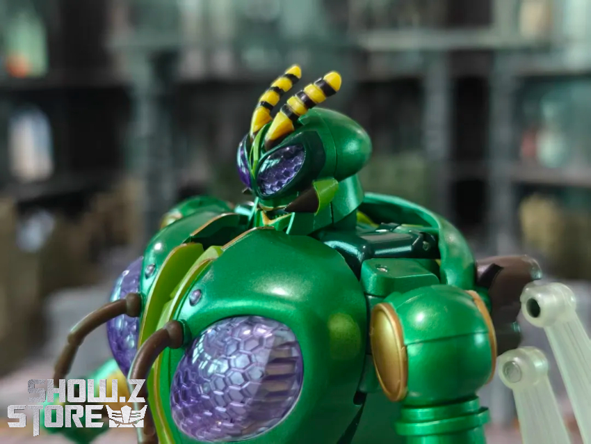 Robot Toys RT-D02 Transformers Beast Wars Beedrill Waspinator - View 1 Robot Toys RT-D02 Transformers Beast Wars Beedrill Waspinator - View 1
