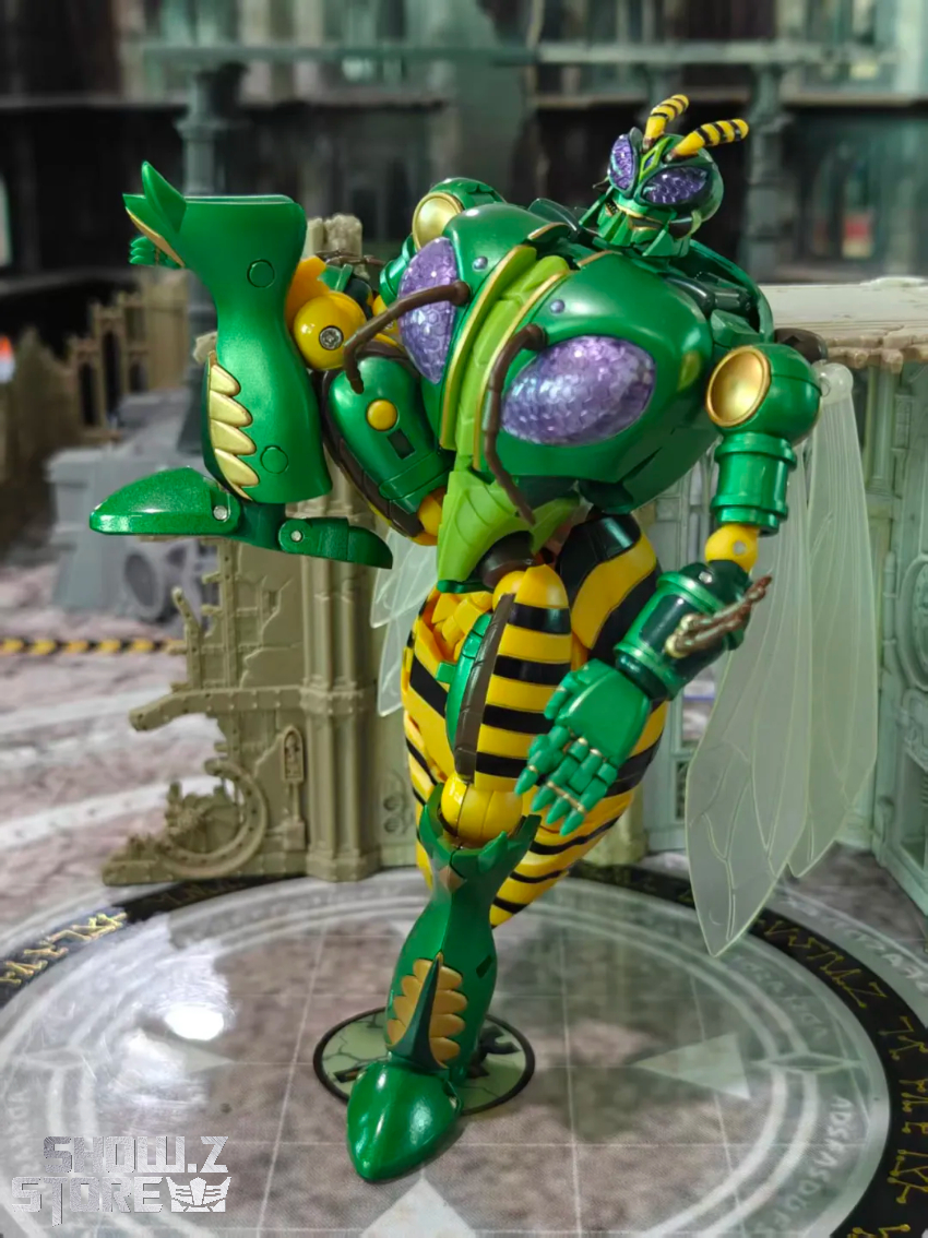 Robot Toys RT-D02 Transformers Beast Wars Beedrill Waspinator - View 1 Robot Toys RT-D02 Transformers Beast Wars Beedrill Waspinator - View 1