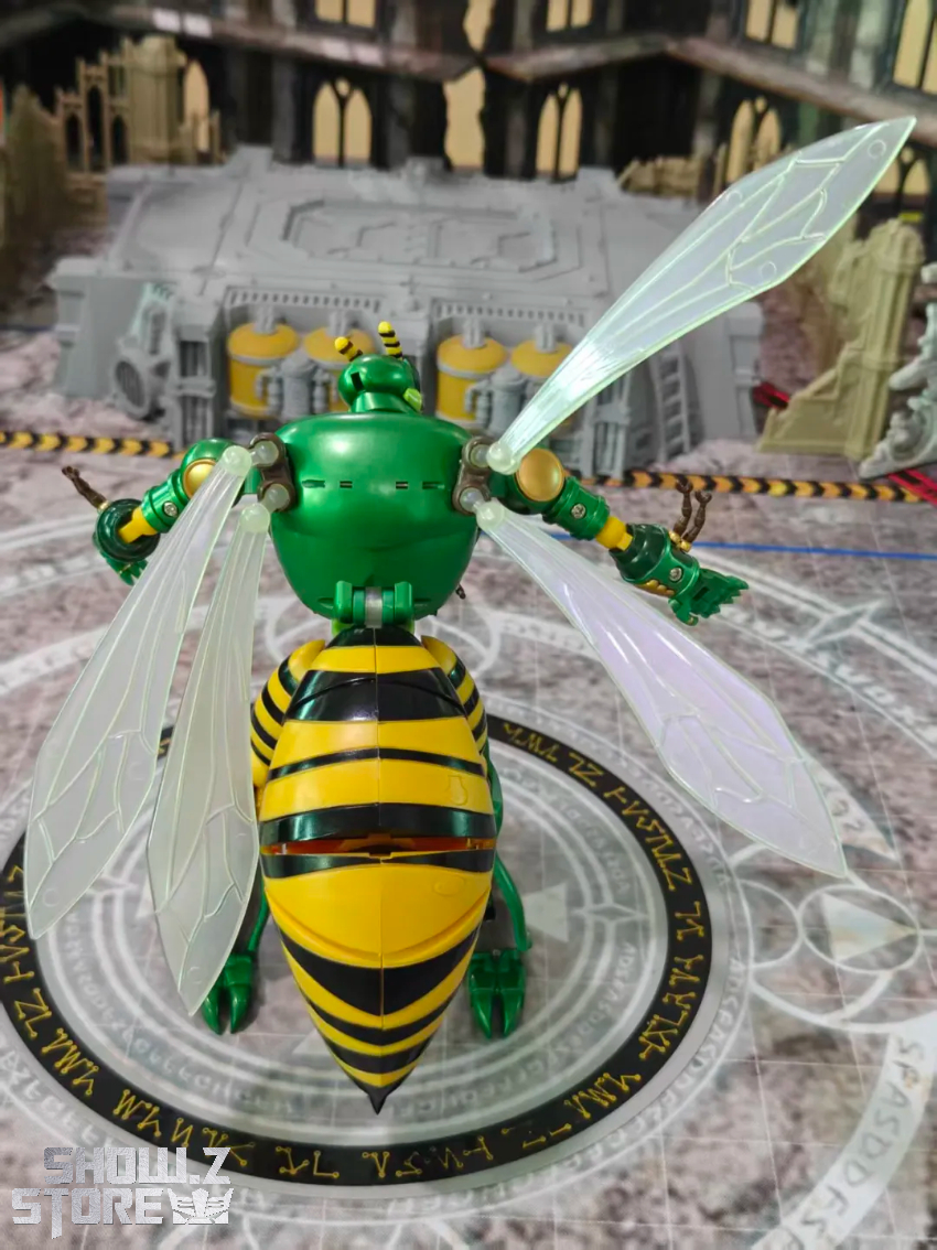 Robot Toys RT-D02 Transformers Beast Wars Beedrill Waspinator - View 1 Robot Toys RT-D02 Transformers Beast Wars Beedrill Waspinator - View 1
