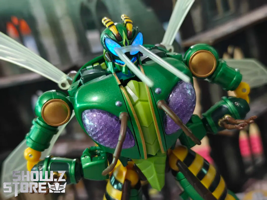 Robot Toys RT-D02 Transformers Beast Wars Beedrill Waspinator - View 2 Robot Toys RT-D02 Transformers Beast Wars Beedrill Waspinator - View 2