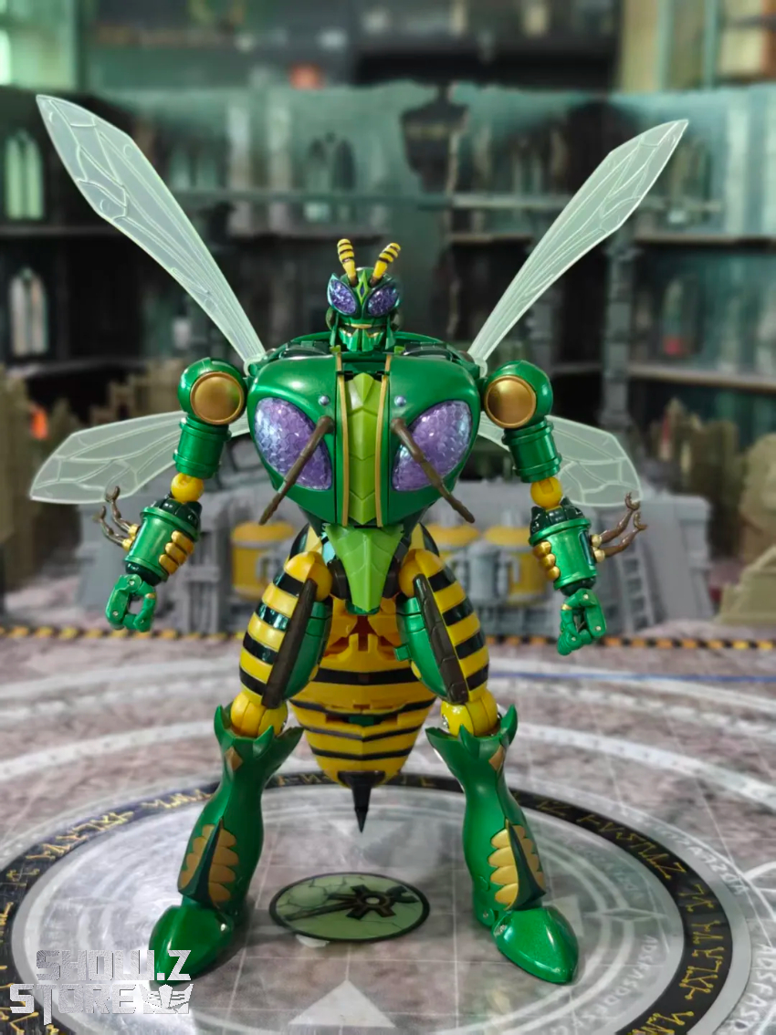 Robot Toys RT-D02 Transformers Beast Wars Beedrill Waspinator - View 1 Robot Toys RT-D02 Transformers Beast Wars Beedrill Waspinator - View 1