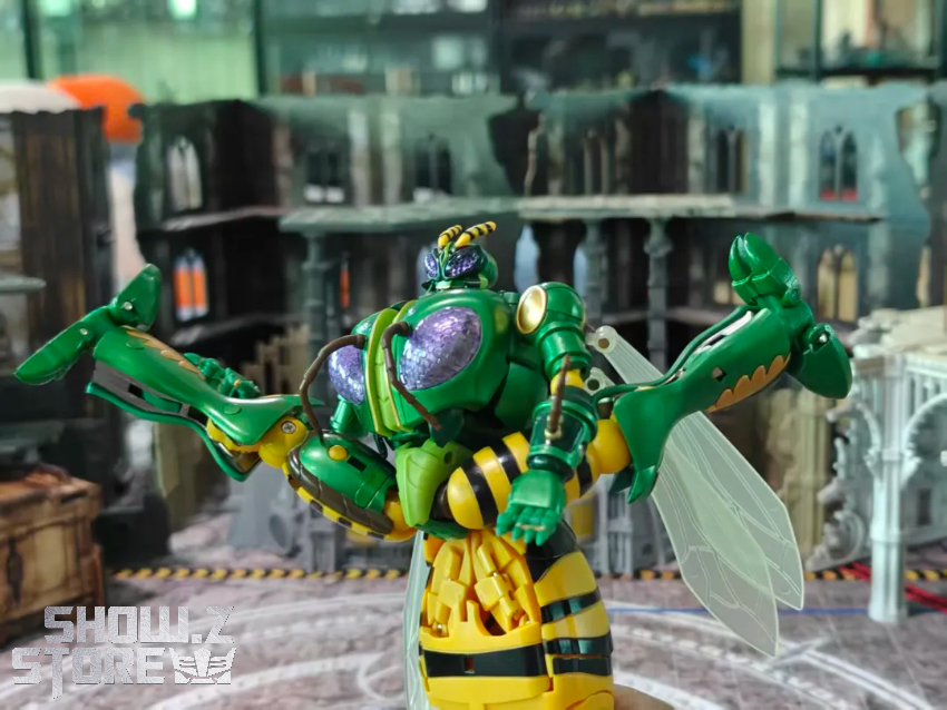 Robot Toys RT-D02 Transformers Beast Wars Beedrill Waspinator - View 1 Robot Toys RT-D02 Transformers Beast Wars Beedrill Waspinator - View 1
