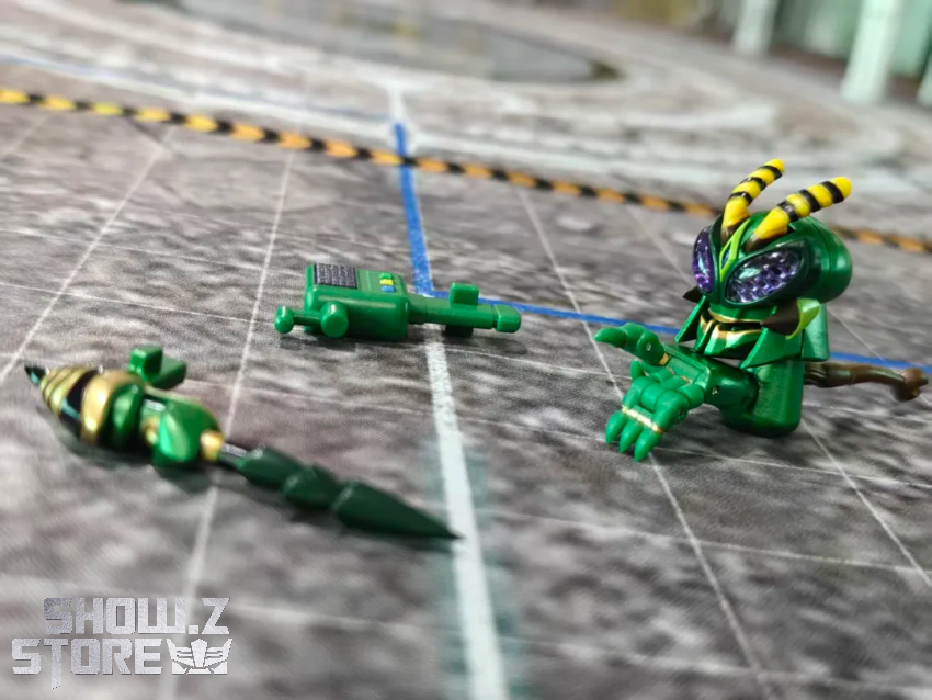 Robot Toys RT-D02 Transformers Beast Wars Beedrill Waspinator - View 2 Robot Toys RT-D02 Transformers Beast Wars Beedrill Waspinator - View 2