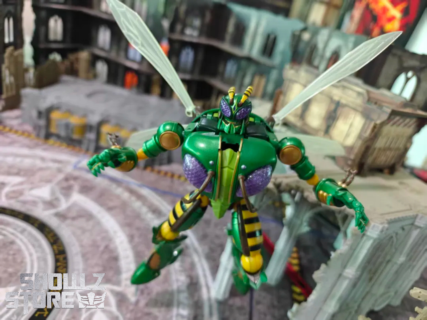 Robot Toys RT-D02 Transformers Beast Wars Beedrill Waspinator - View 3 Robot Toys RT-D02 Transformers Beast Wars Beedrill Waspinator - View 3