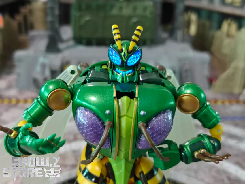 Robot Toys RT-D02 Transformers Beast Wars Beedrill Waspinator - View 1 Robot Toys RT-D02 Transformers Beast Wars Beedrill Waspinator - View 1