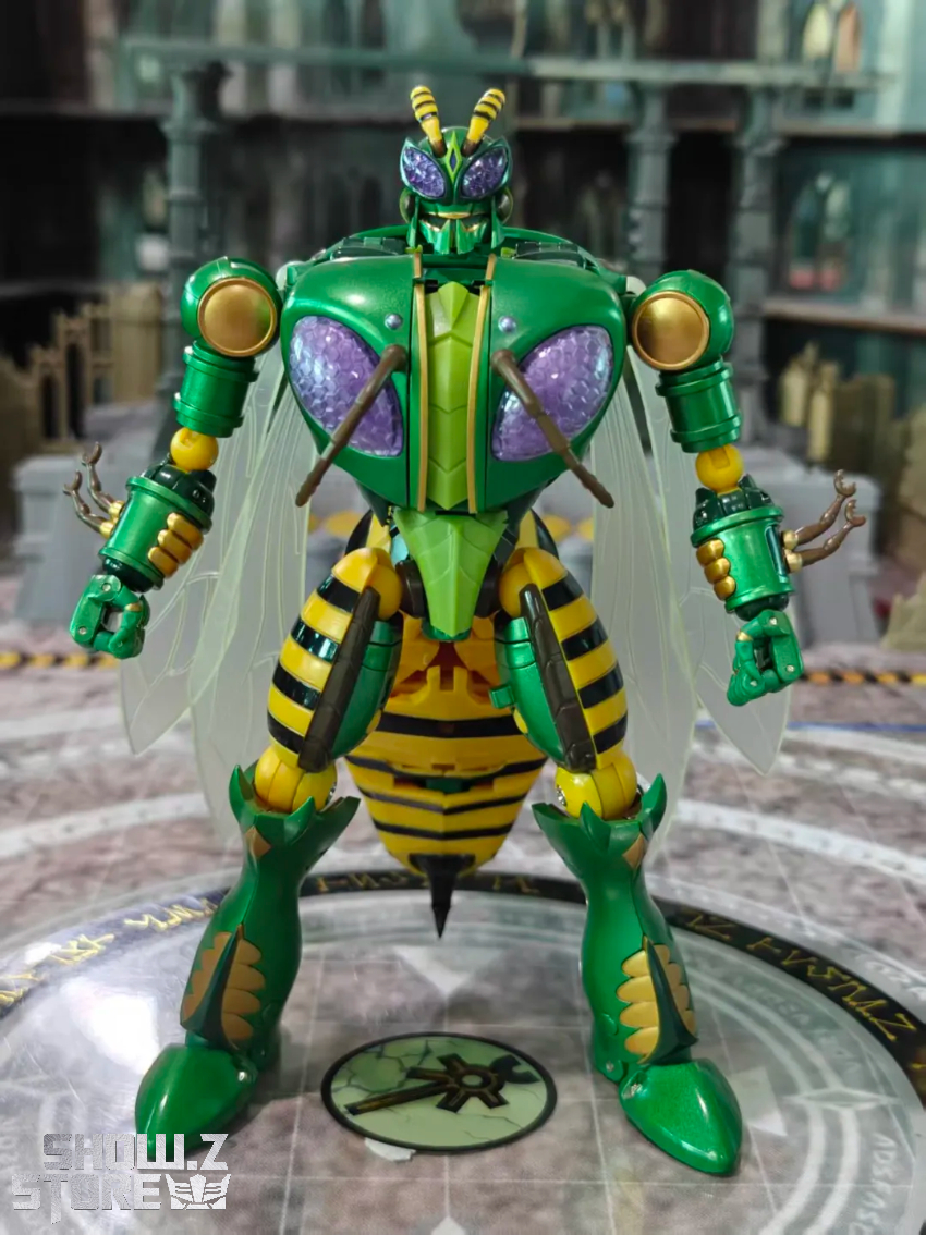 Robot Toys RT-D02 Transformers Beast Wars Beedrill Waspinator - View 1 Robot Toys RT-D02 Transformers Beast Wars Beedrill Waspinator - View 1