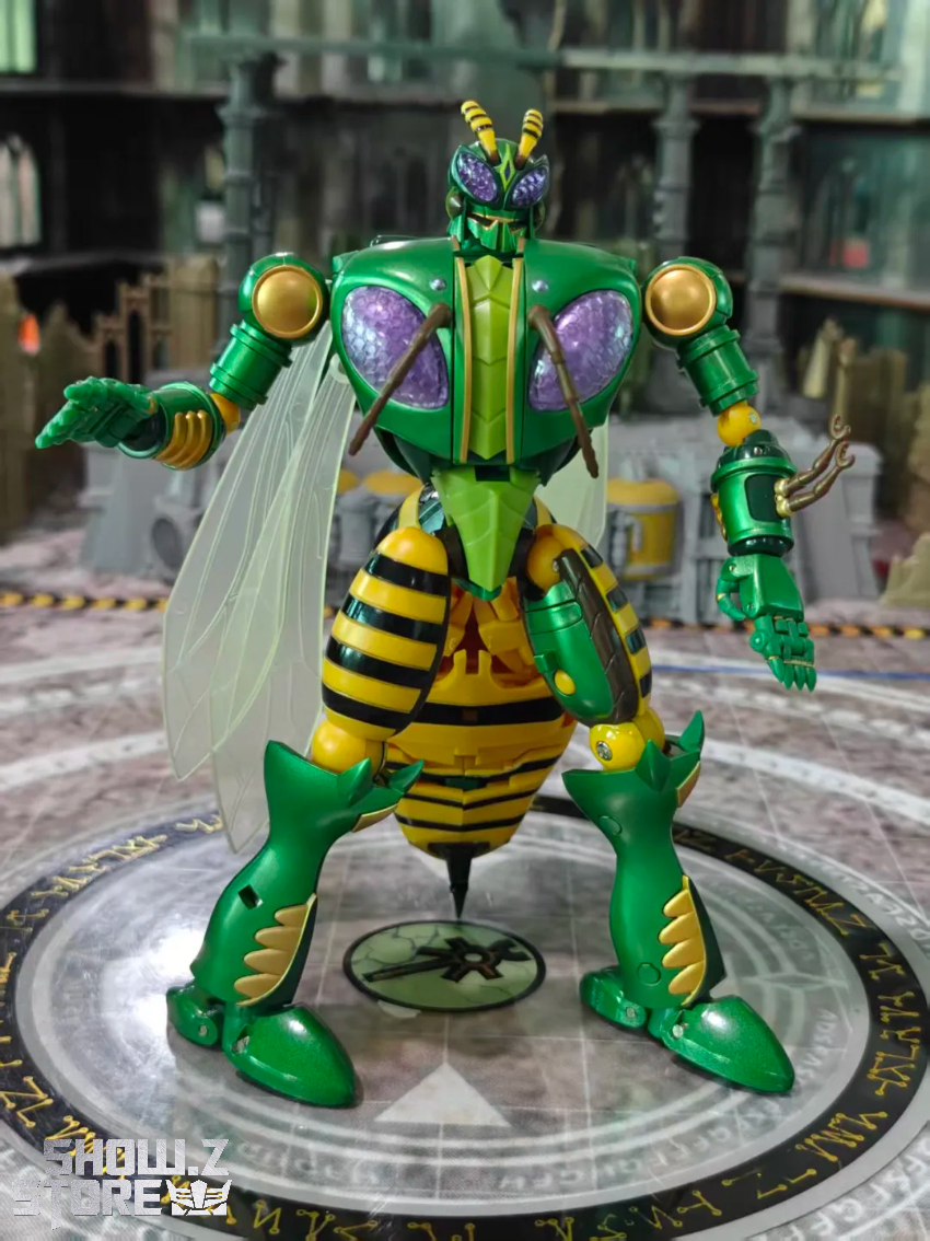 Robot Toys RT-D02 Transformers Beast Wars Beedrill Waspinator - View 1 Robot Toys RT-D02 Transformers Beast Wars Beedrill Waspinator - View 1