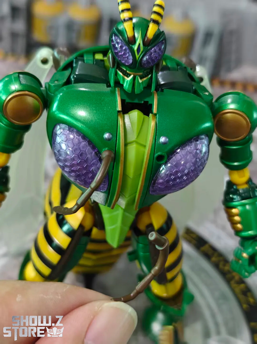 Robot Toys RT-D02 Transformers Beast Wars Beedrill Waspinator - View 1 Robot Toys RT-D02 Transformers Beast Wars Beedrill Waspinator - View 1