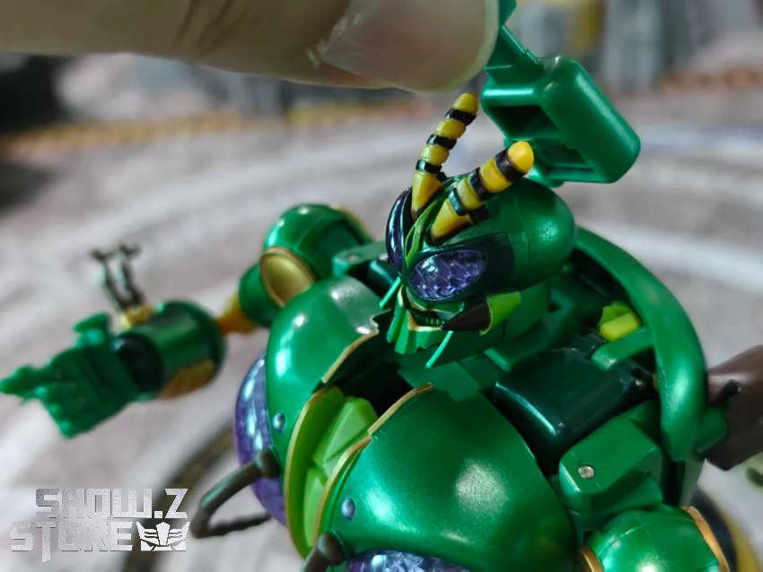 Robot Toys RT-D02 Transformers Beast Wars Beedrill Waspinator - View 1 Robot Toys RT-D02 Transformers Beast Wars Beedrill Waspinator - View 1