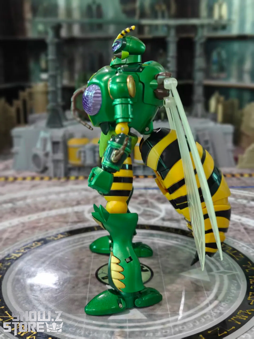 Robot Toys RT-D02 Transformers Beast Wars Beedrill Waspinator - View 1 Robot Toys RT-D02 Transformers Beast Wars Beedrill Waspinator - View 1