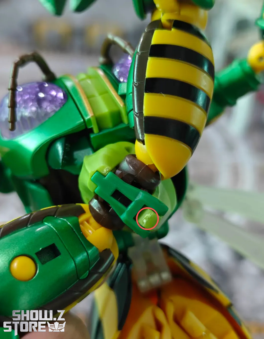 Robot Toys RT-D02 Transformers Beast Wars Beedrill Waspinator - View 1 Robot Toys RT-D02 Transformers Beast Wars Beedrill Waspinator - View 1