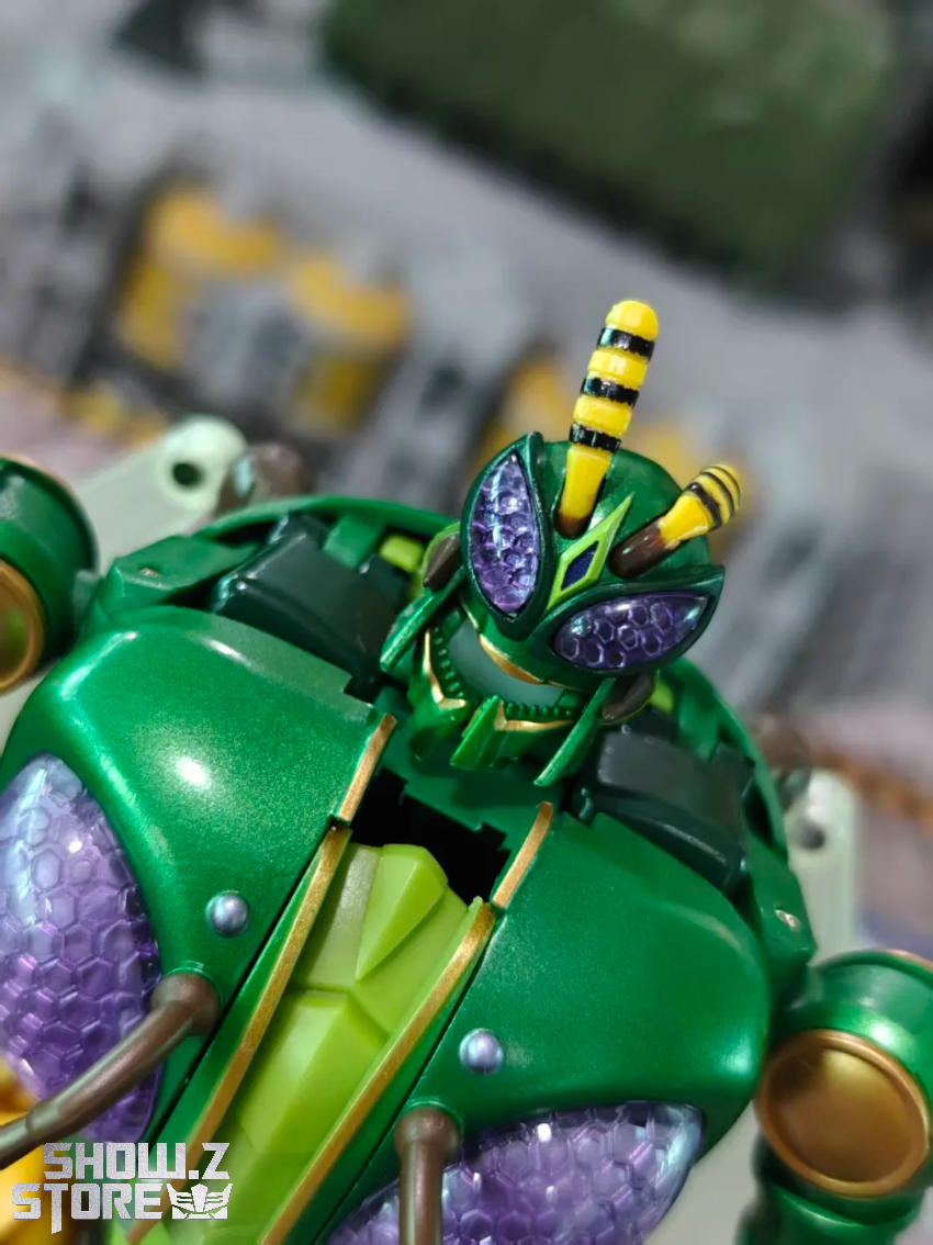 Robot Toys RT-D02 Transformers Beast Wars Beedrill Waspinator - View 1 Robot Toys RT-D02 Transformers Beast Wars Beedrill Waspinator - View 1
