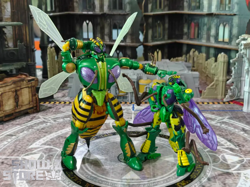 Robot Toys RT-D02 Transformers Beast Wars Beedrill Waspinator - View 1 Robot Toys RT-D02 Transformers Beast Wars Beedrill Waspinator - View 1