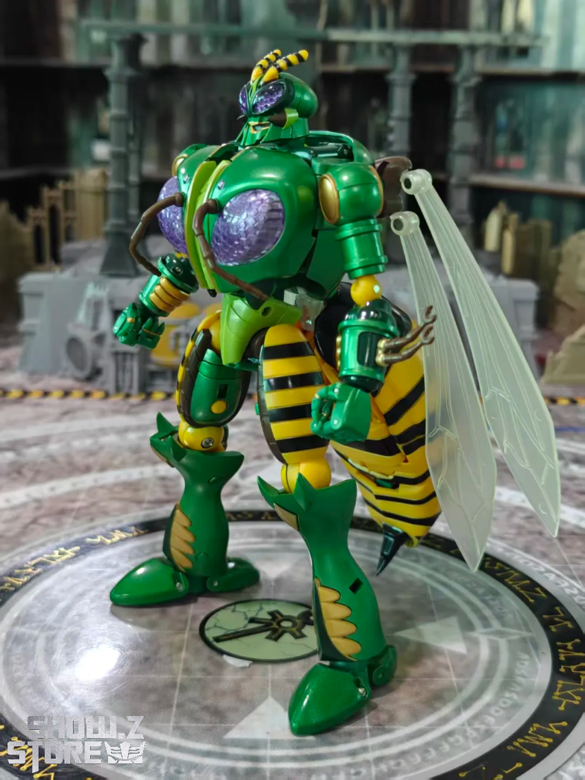 Robot Toys RT-D02 Transformers Beast Wars Beedrill Waspinator - View 1 Robot Toys RT-D02 Transformers Beast Wars Beedrill Waspinator - View 1