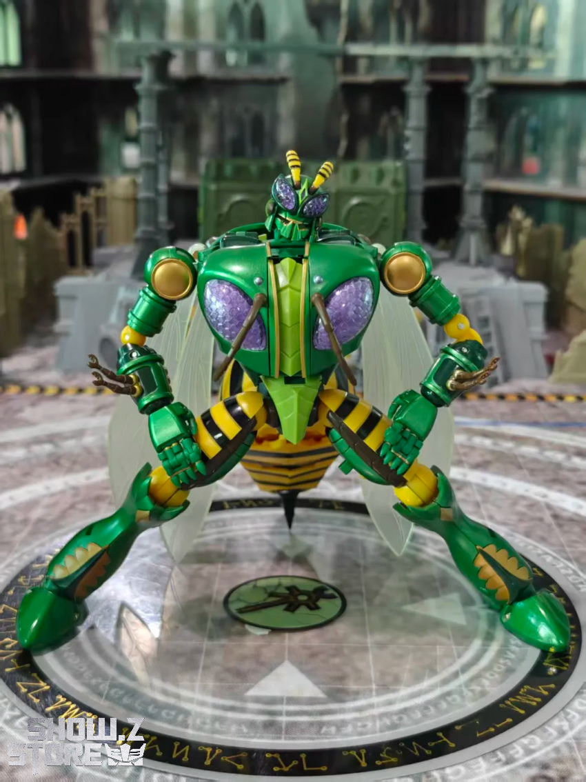 Robot Toys RT-D02 Transformers Beast Wars Beedrill Waspinator - View 1 Robot Toys RT-D02 Transformers Beast Wars Beedrill Waspinator - View 1