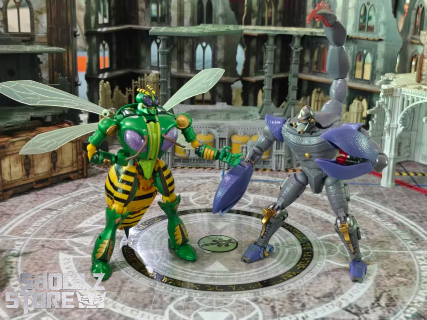 Robot Toys RT-D02 Transformers Beast Wars Beedrill Waspinator - View 1 Robot Toys RT-D02 Transformers Beast Wars Beedrill Waspinator - View 1