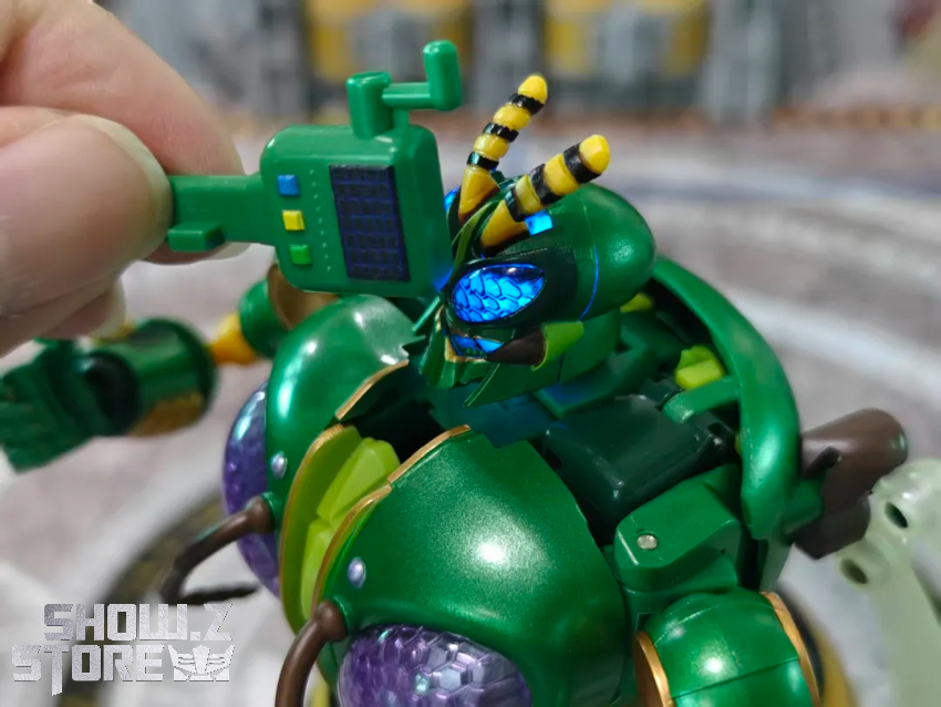 Robot Toys RT-D02 Transformers Beast Wars Beedrill Waspinator - View 1 Robot Toys RT-D02 Transformers Beast Wars Beedrill Waspinator - View 1
