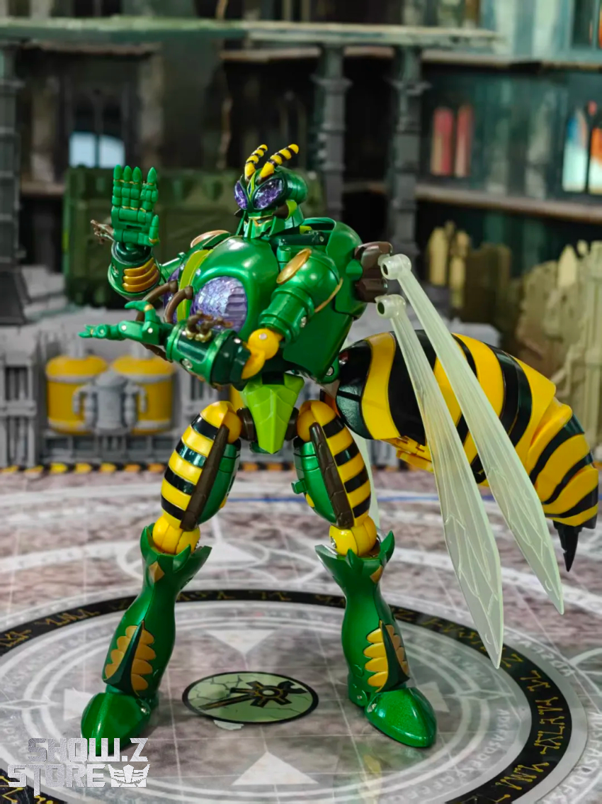 Robot Toys RT-D02 Transformers Beast Wars Beedrill Waspinator - View 1 Robot Toys RT-D02 Transformers Beast Wars Beedrill Waspinator - View 1